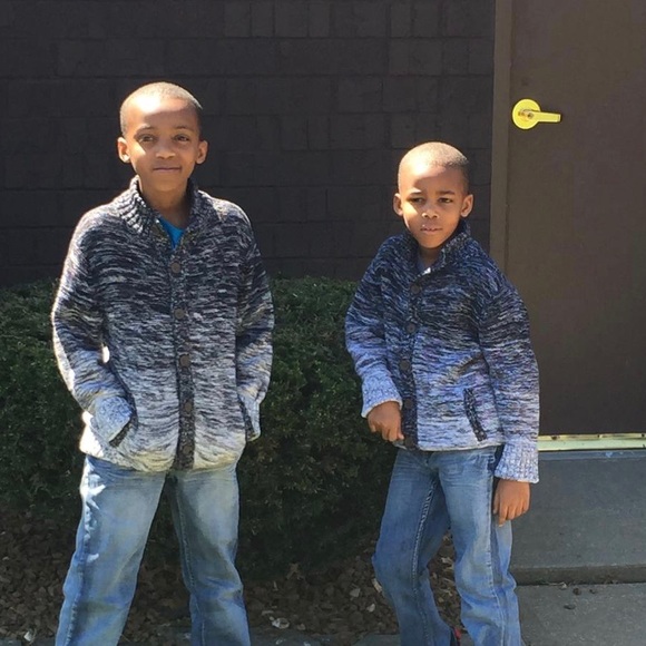 Gap Boy’s Button Down Cardigan 8-9 years. - Picture 2 of 5